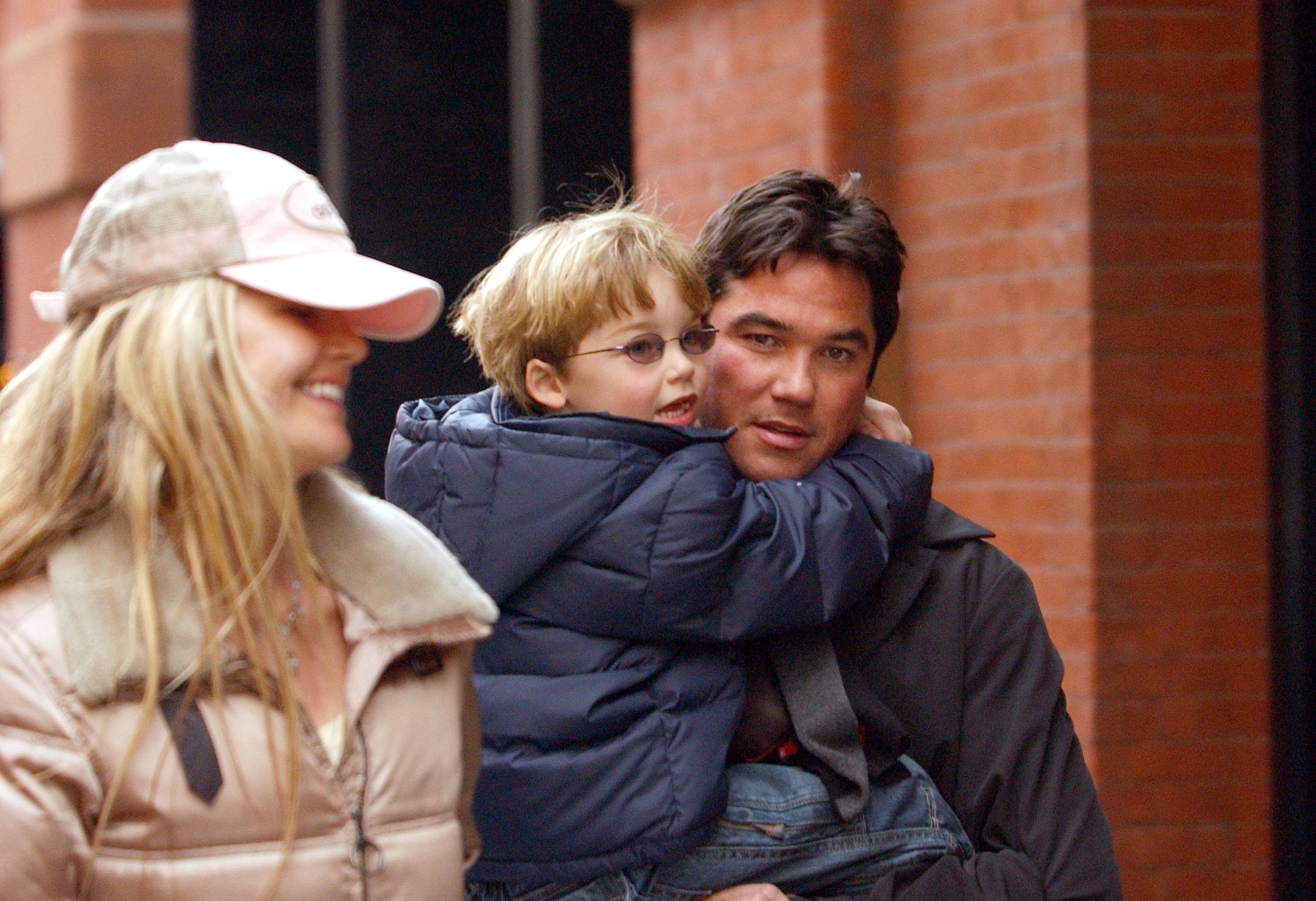 Dean Cain walking in the West Village with his son Christopher Cain and Samantha Torres on March 17, 2005, in New York City | Source: Getty Images