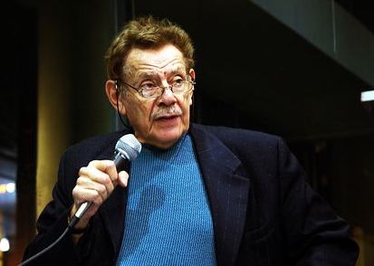 Jerry Stiller in New York City for a book reading for "Festivus." | Source: Wikimedia Commons