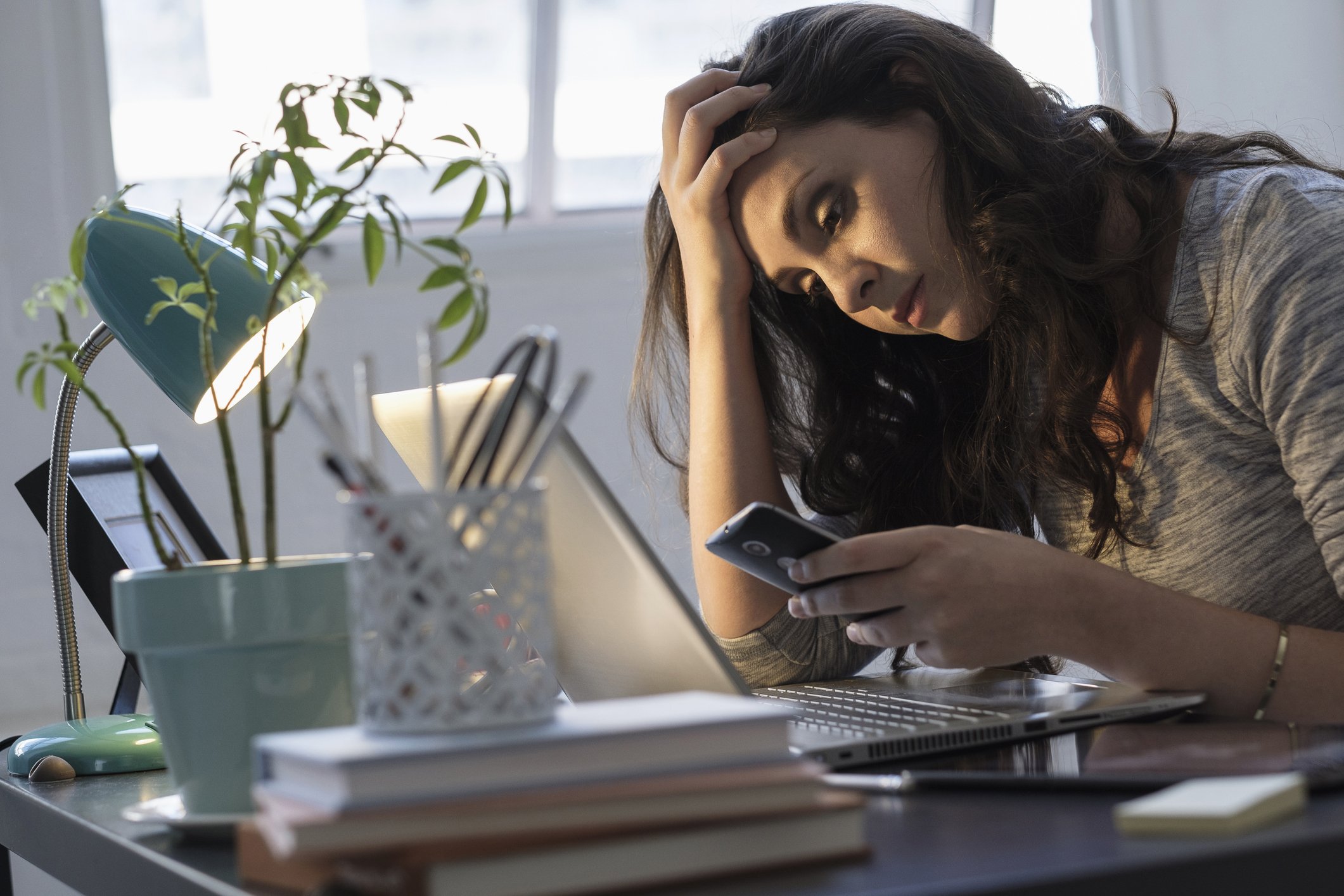 Woman looking at her phone frustrated | Photo: Getty Images