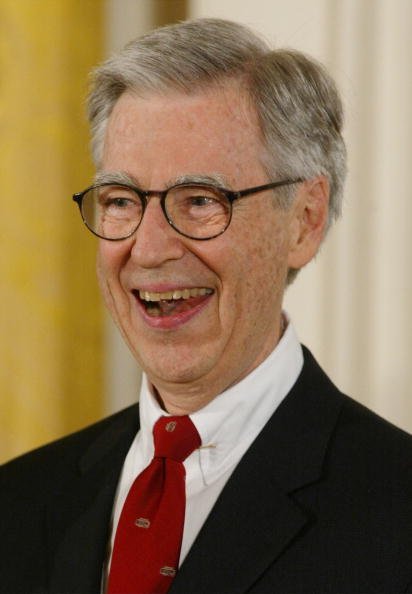 Fred Rogers at the White House, July 9, 2002 in Washington, DC | Photo: Getty Images