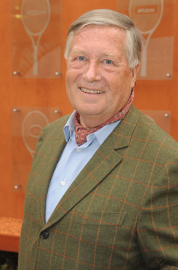 Alain Duhamel au village de Roland Garros. | Photo : Getty Images