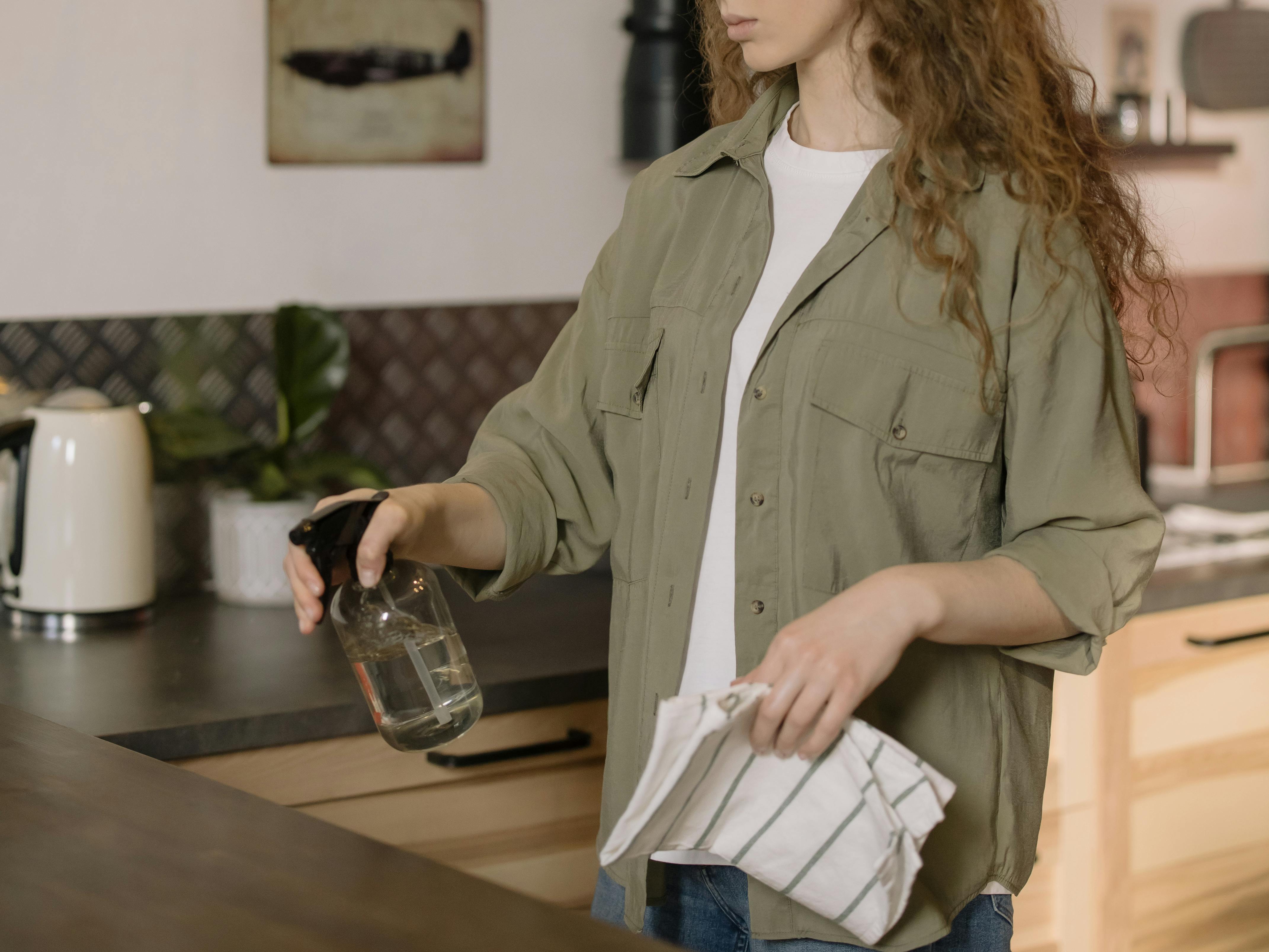 Woman cleaning the kitchen counter | Source: Pexels