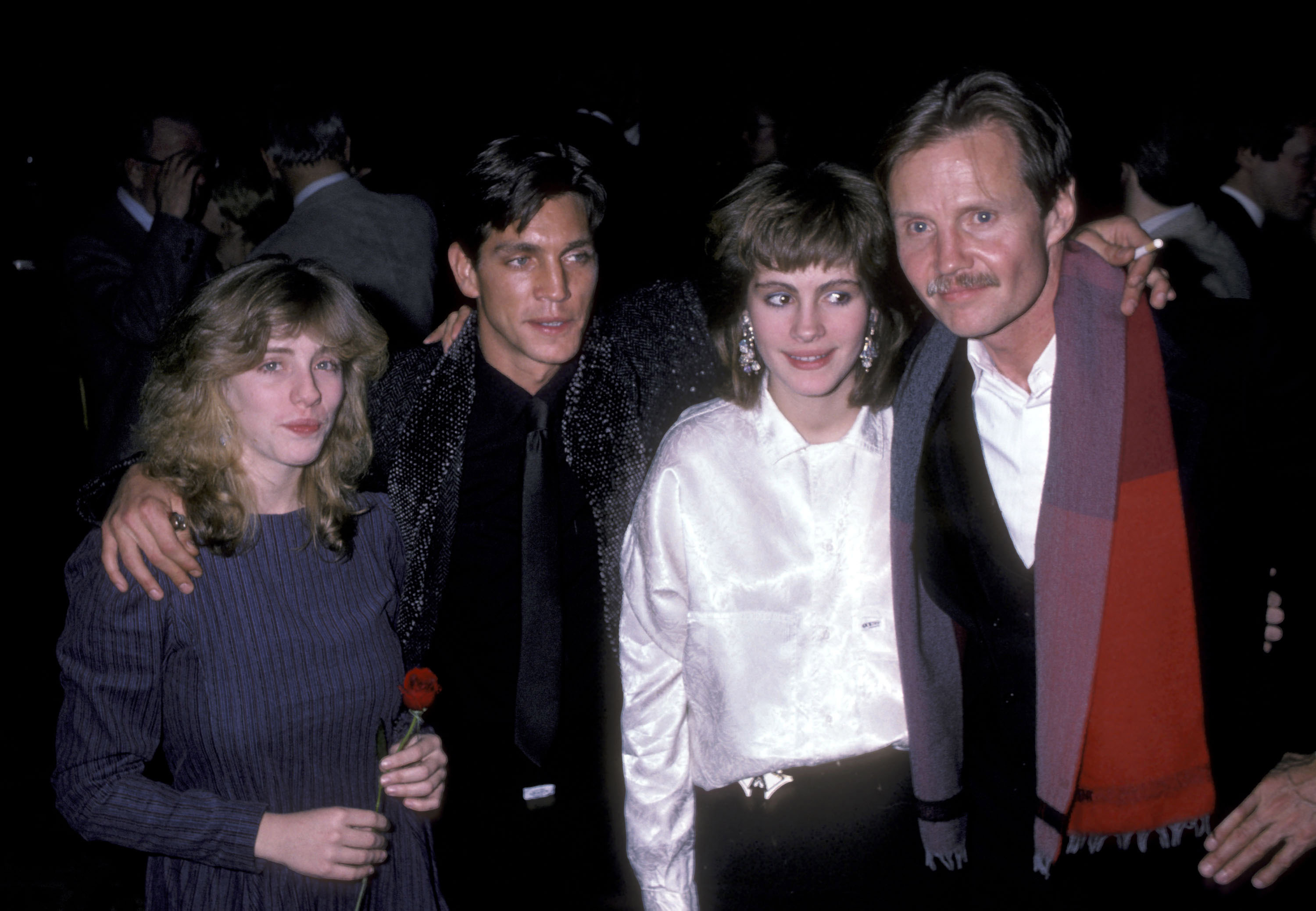Julia Roberts with her siblings Eric and Lisa Roberts and actor Jon Voight in New York in 1985 | Source: Getty Images