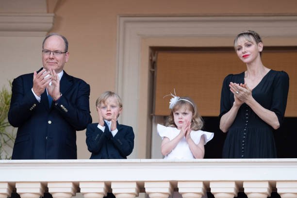 Charlène de Monaco en compagnie de son époux et de ses enfants | Photo : Getty Images
