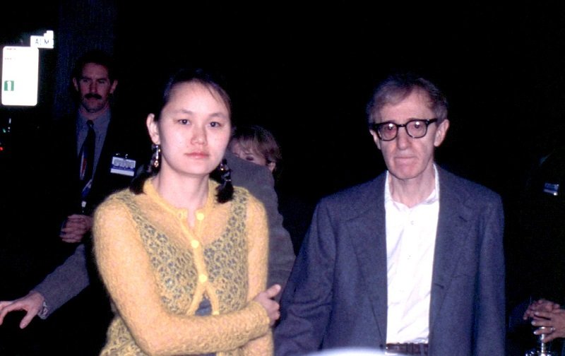 Woody Allen and his wife Soon-Yi on December 2, 1999 in Los Angeles, California | Photo: Getty Images