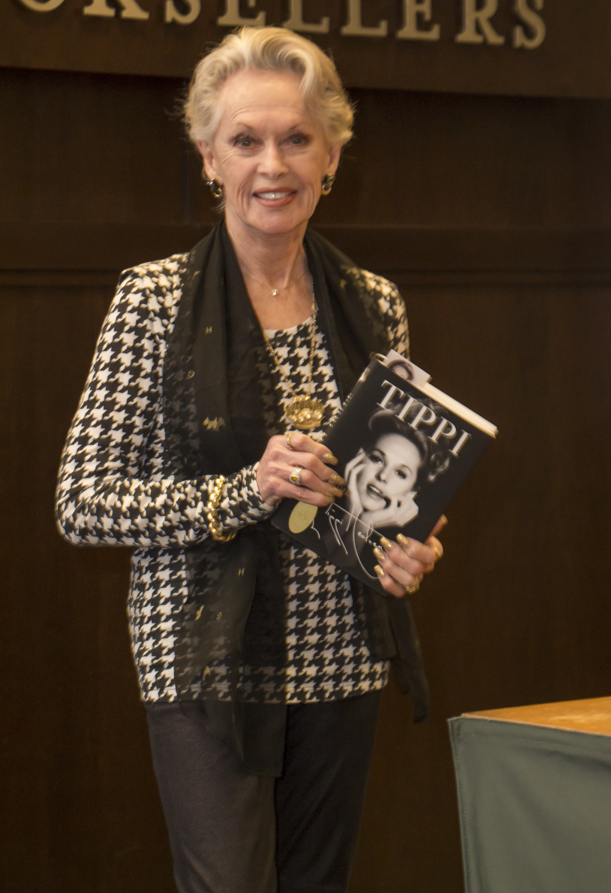 Tippi Hedren poses for portrait at her book signing for "Tippi" at Barnes & Noble in Los Angeles, California, on November 11, 2016. | Source: Getty Images