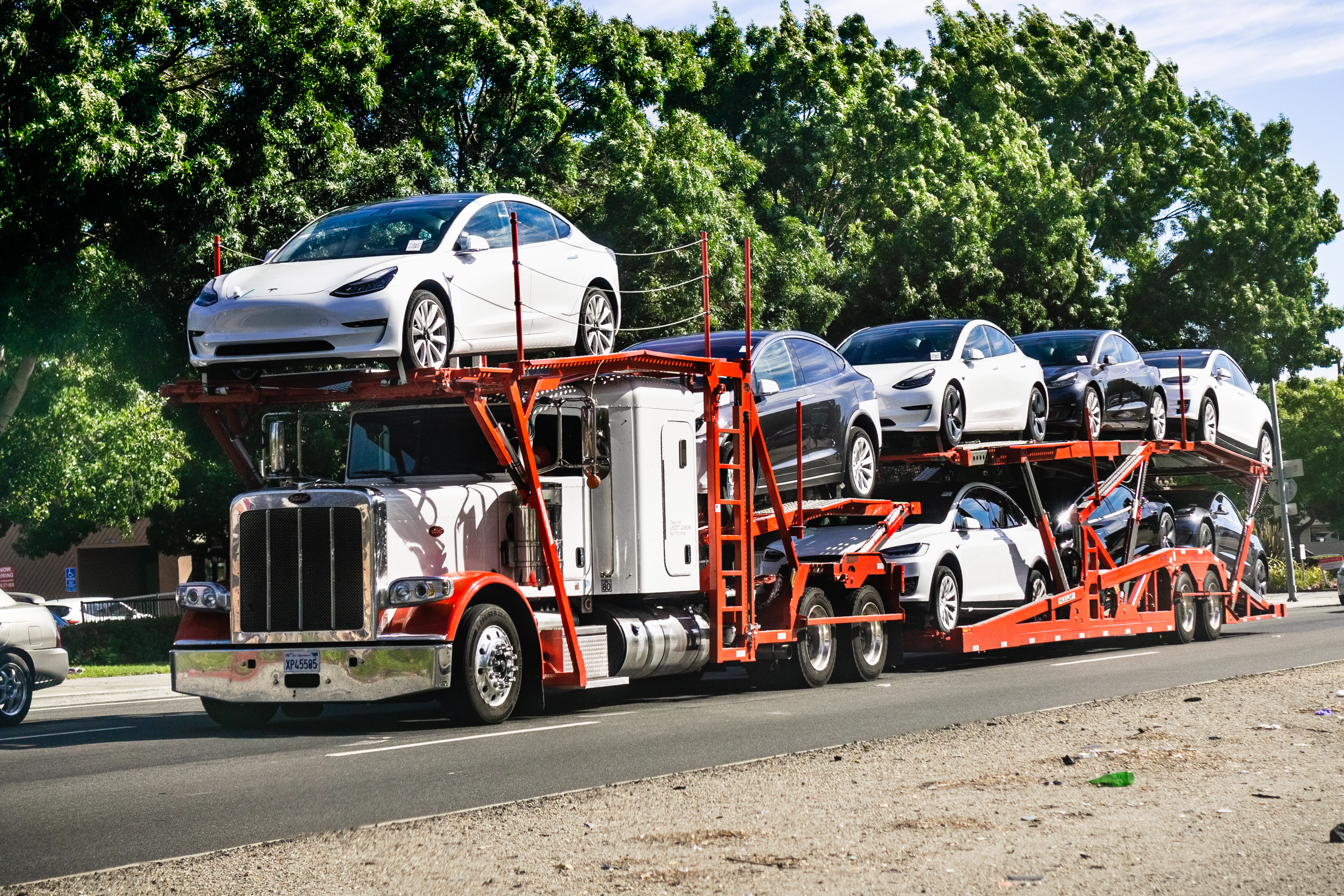 A truck transporting cars | Source: Shutterstock