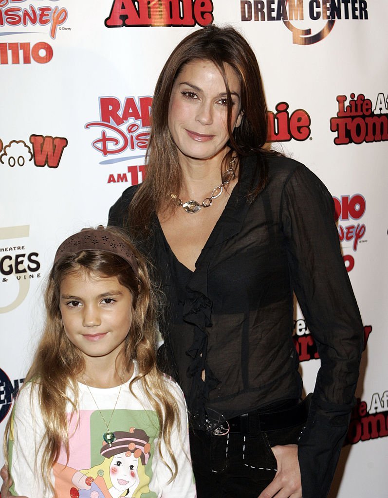 Teri Hatcher et sa fille Emerson le 11 octobre 2005 à Los Angeles. l Source : Getty Images