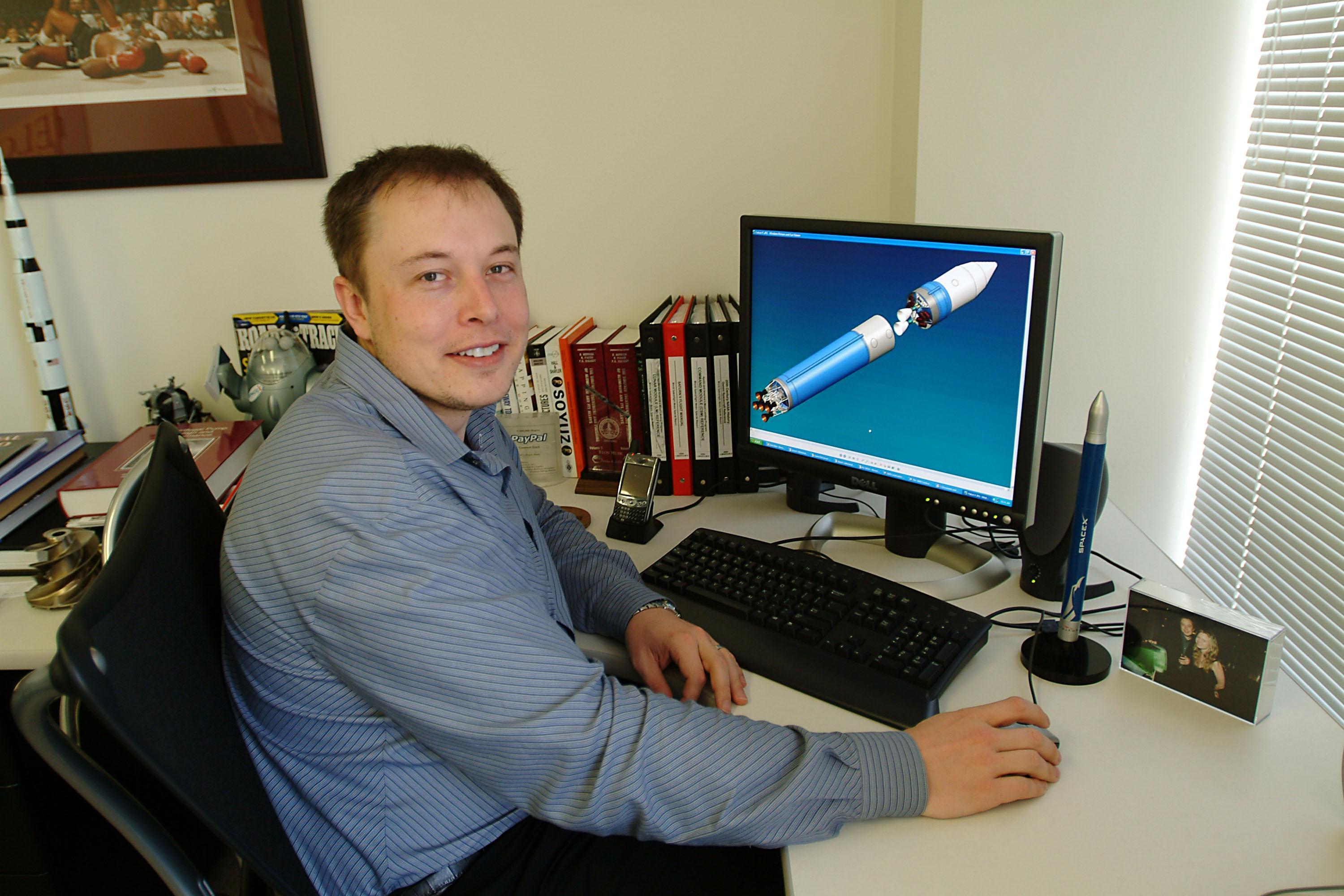 Elon Musk pictured on March 19, 2004 | Source: Getty images
