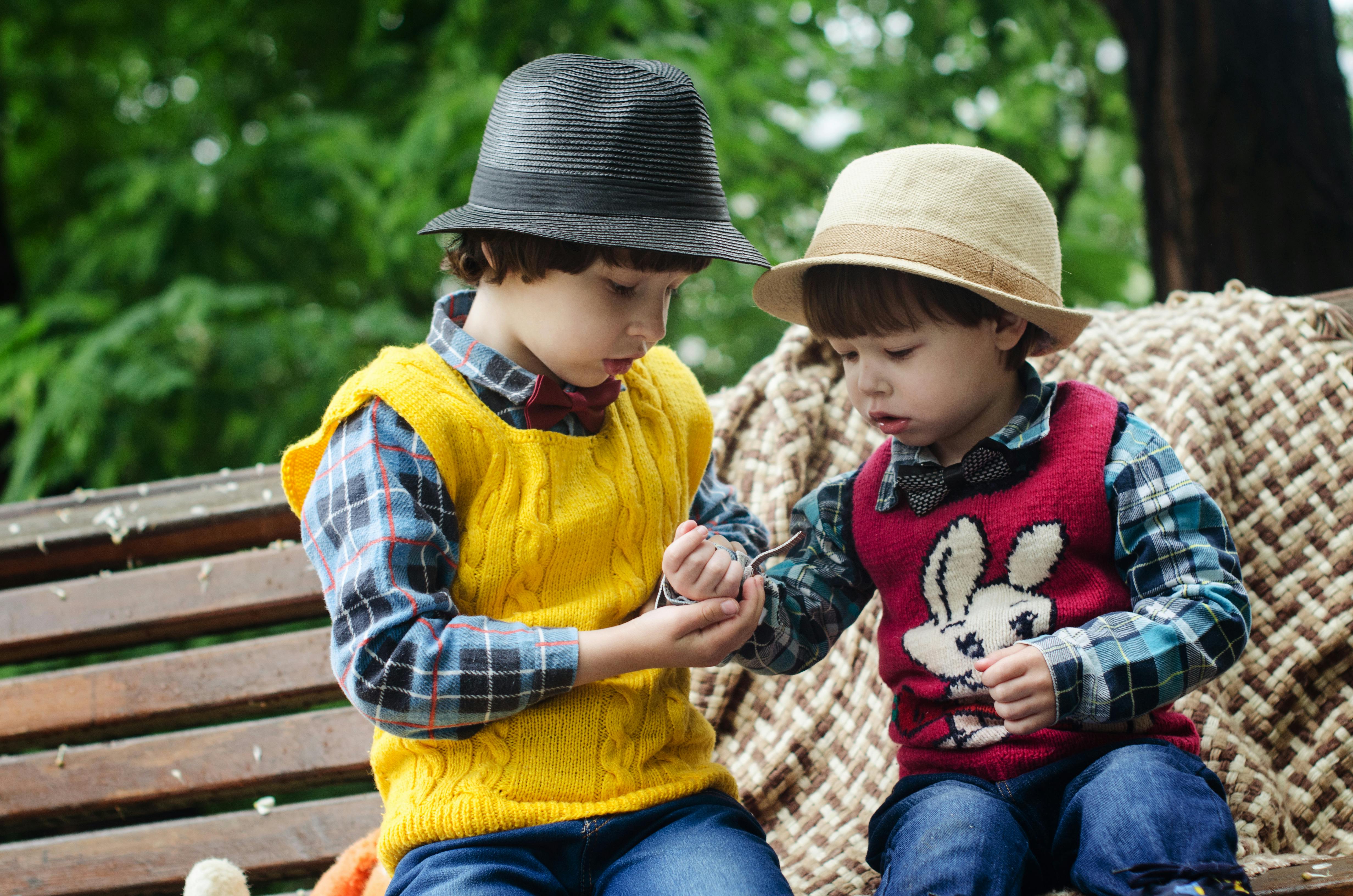 Two siblings bonding | Source: Pexels