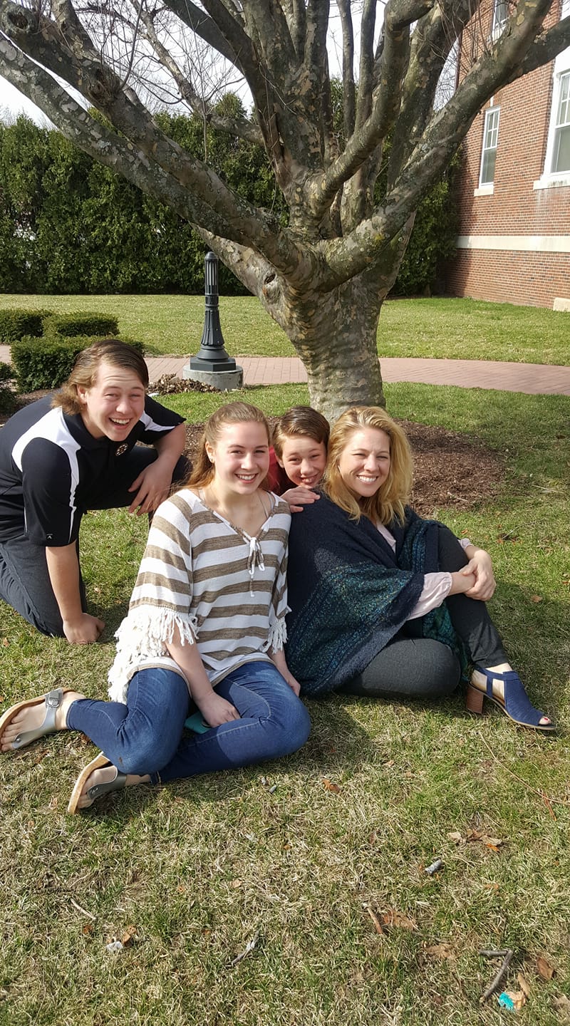 Rhonda Dorgan sits with her children in a family photo taken outdoors | Source: Facebook/rhonda.dorgan