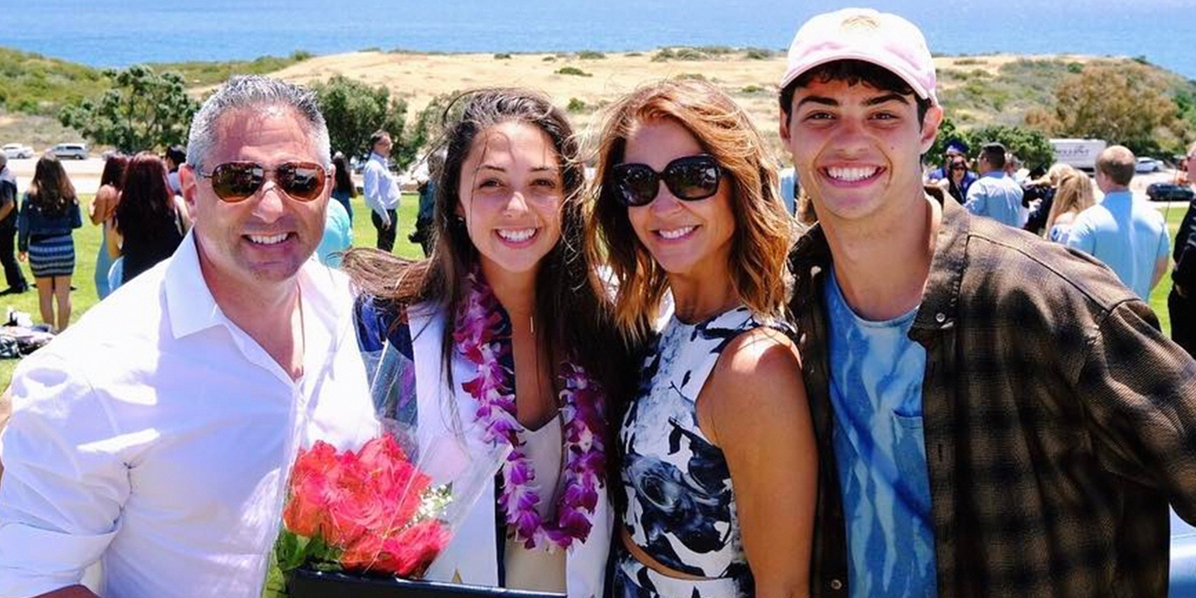 Taylor Centineo and Noah Centineo with their family | Source: Instagram/taycentineo