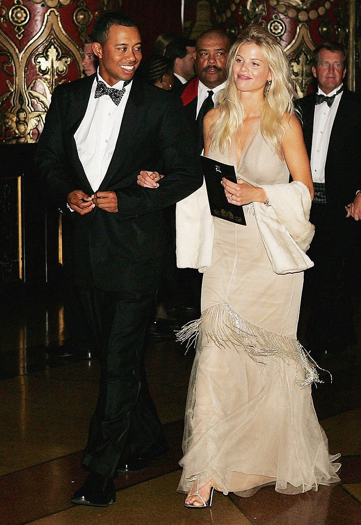 Golfer Tiger Woods with Elin Nordegren at the Fox Theatre on September 15 2004 in Detroit Michigan | Source: Getty Images