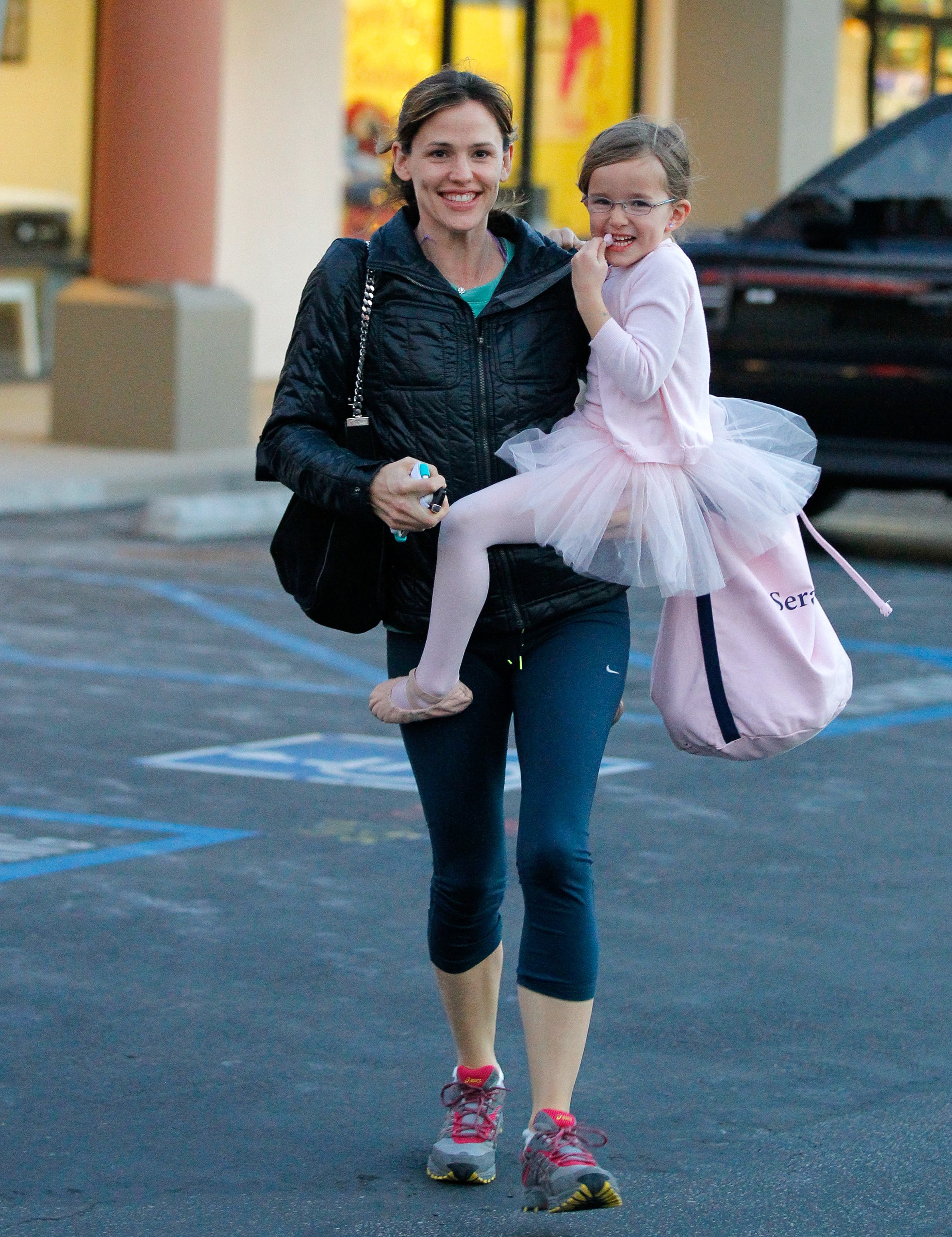 Jennifer Garner and Seraphina Affleck seen on December 13, 2013, in Los Angeles, California. | Source: Getty Images