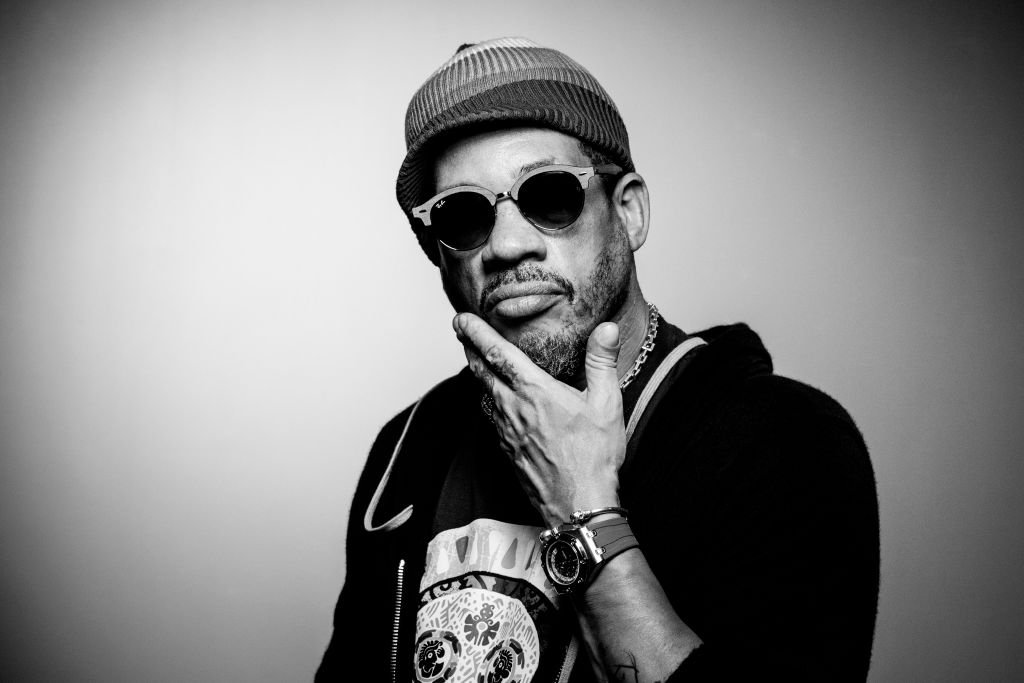 Joey Star pose lors d'une séance photo à Paris le 17 octobre 2018. | Photo : Getty Images