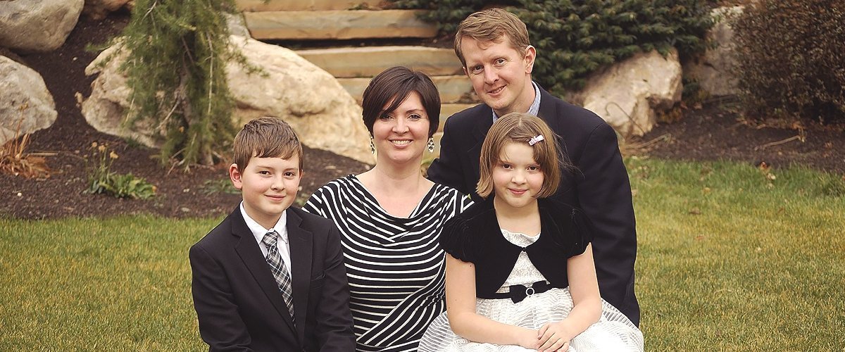"Jeopardy!" all time star, Ken Jennings, his wife, Mindy Boam Jennings and their kids | Photo: facebook.com/Myrna Hurst Boam