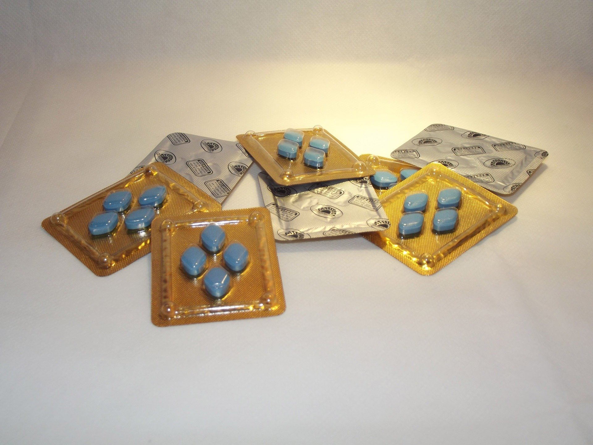 Image of a blue drug | Source: Pixabay