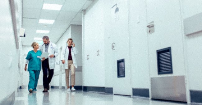 Deux médecins. | Photo : Shutterstock