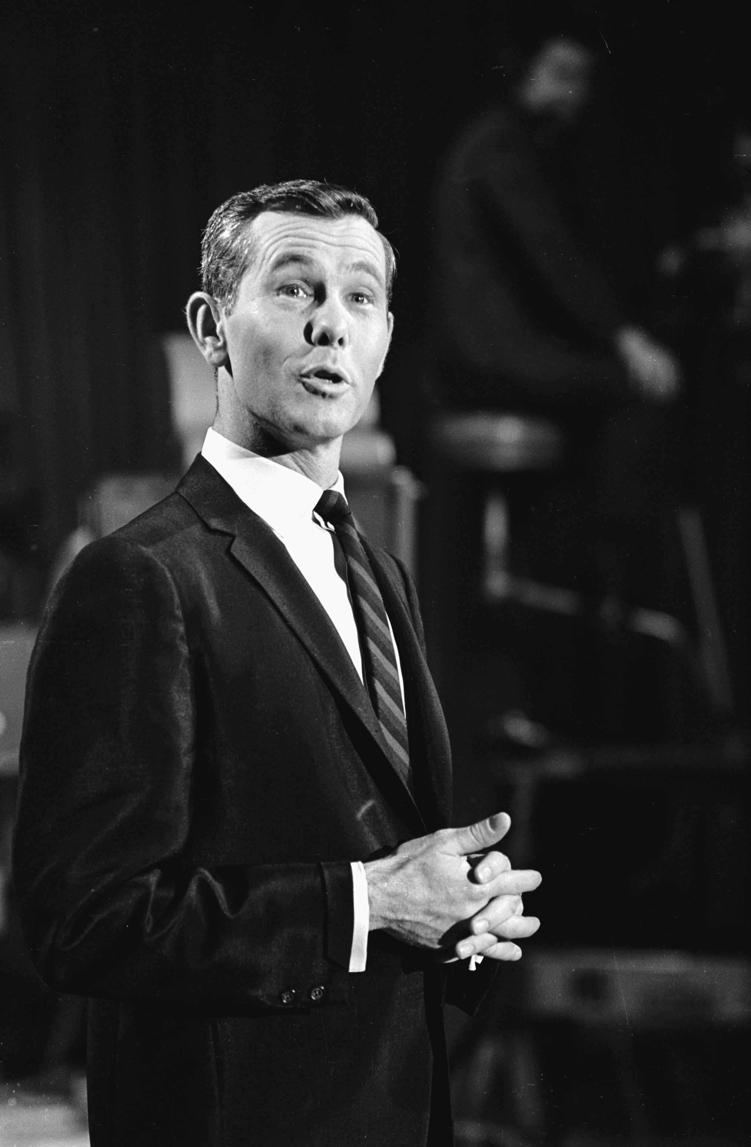 Johnny Carson during an episode of NBC's "Tonight' Show" in 1964 | Photo: Getty Images