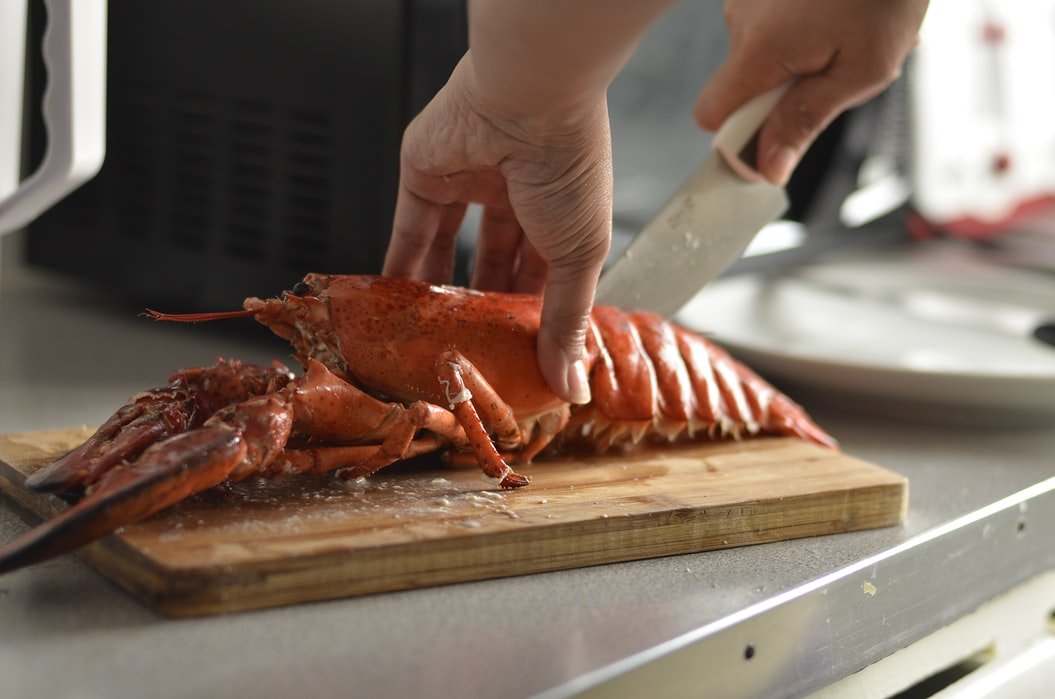 A chef preparing a lobster | Source: Unsplash