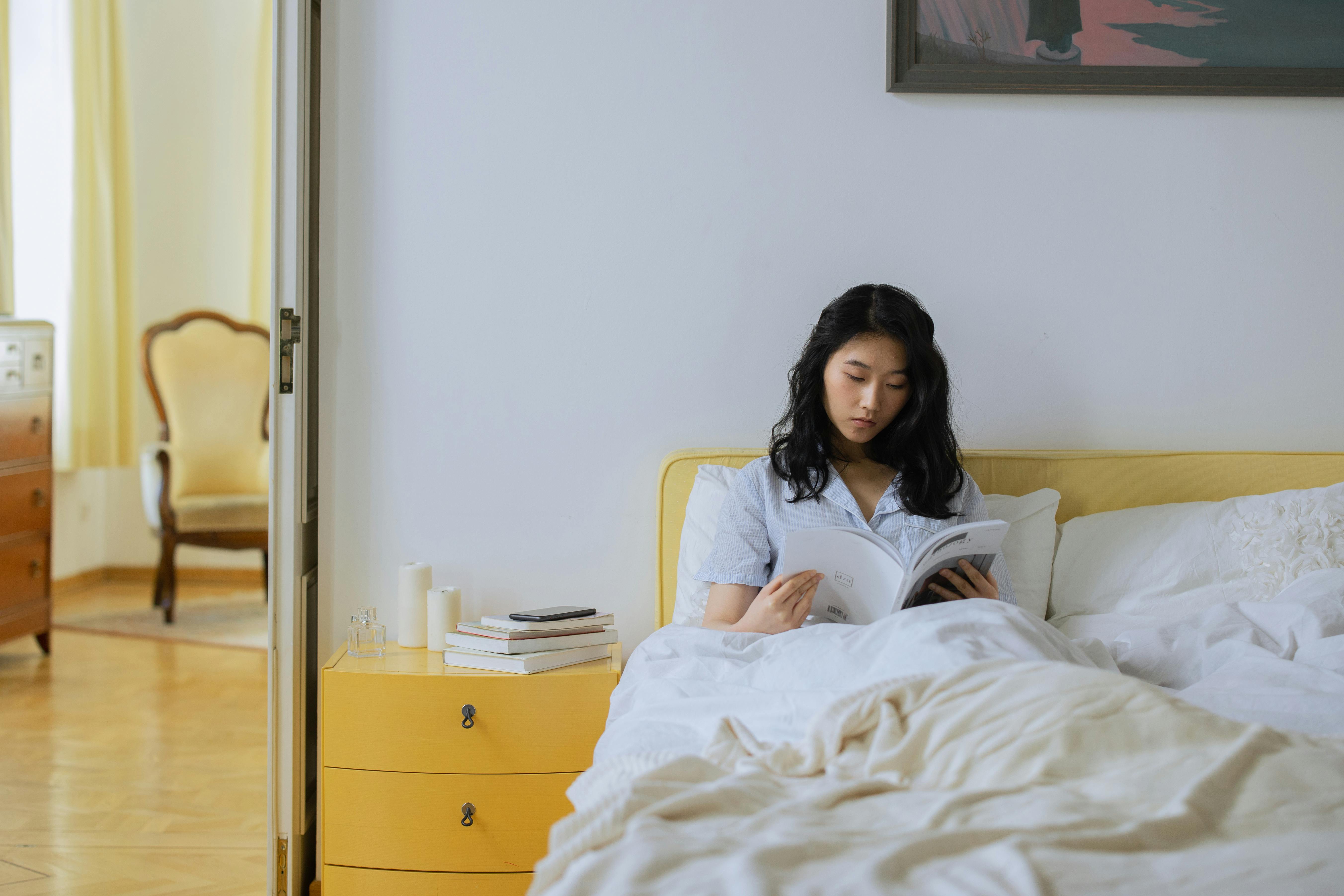 Relaxing activities before bed may help quiet a busy mind. | Source: Pexels