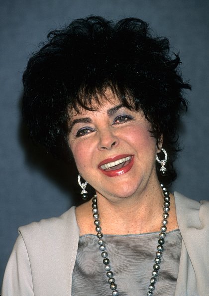 Elizabeth Taylor attended the National Press Club on July 22, 1996. | Photo: Getty Images