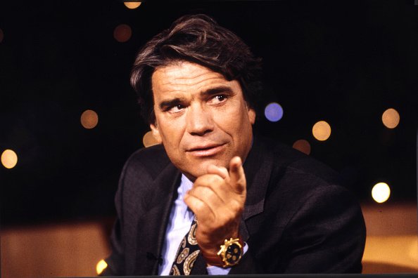 Homme d'affaires et homme politique français, Bernard Tapie pose lors d'une séance de portrait. | Photo : Getty Images