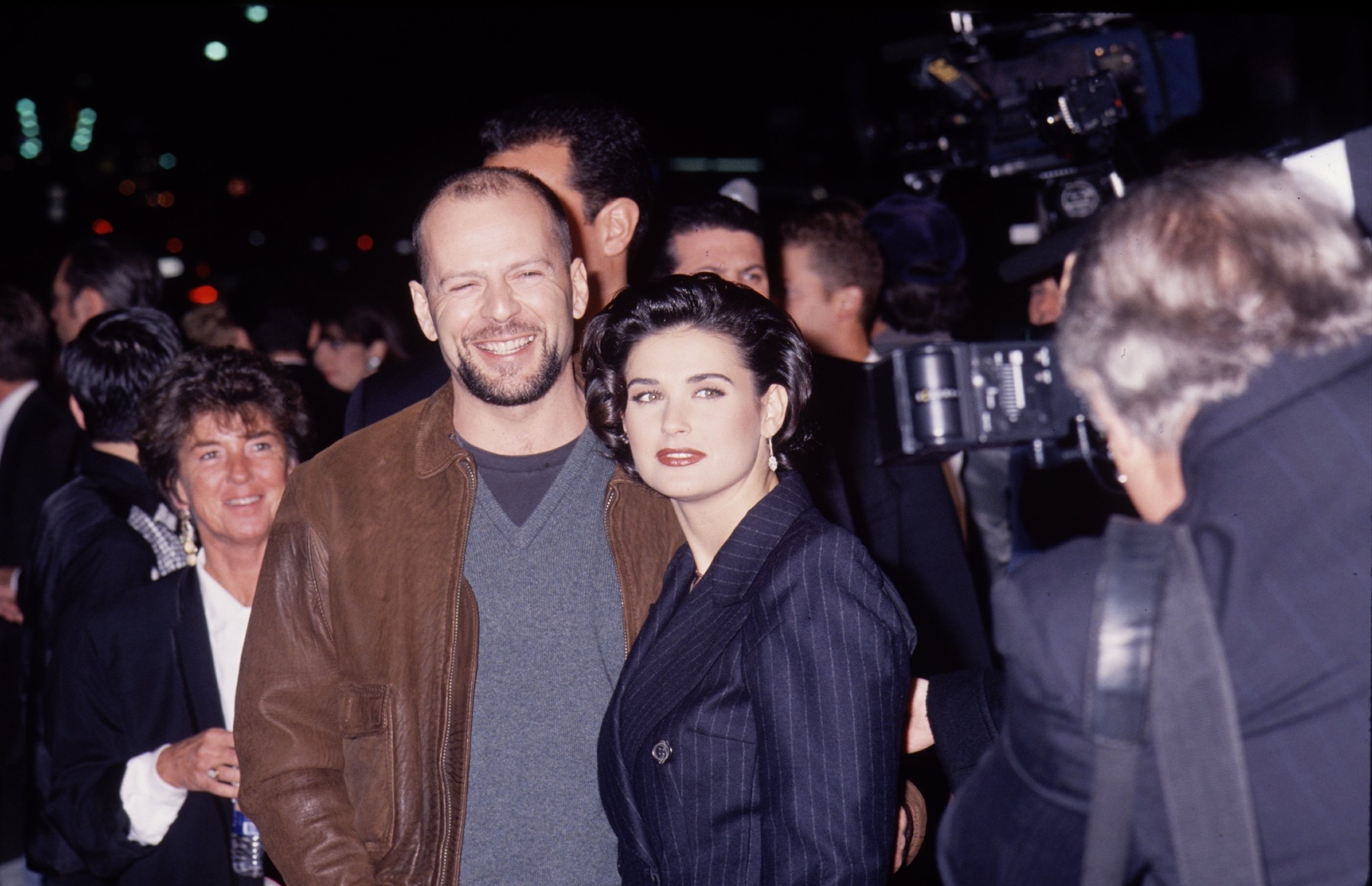 Bruce Willis und Demi Moore wurden während ihrer Beziehung zusammen abgebildet. | Quelle: Getty Images
