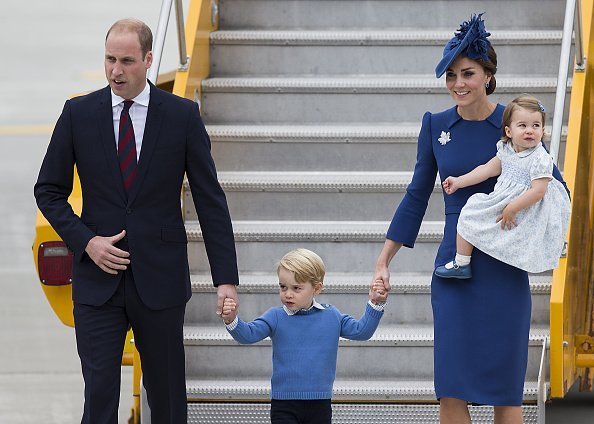 Prince William, Duke of Cambridge, Prince George of Cambridge, Catherine, Duchess of Cambridge and Princess Charlotte of Cambridge arrive at 443 Maritime Helicopter Squadron on September 24, 2016 in Victoria, Canada. | Photos: Getty Images