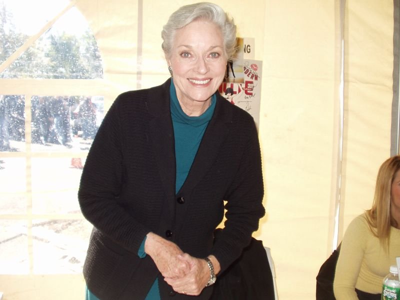  Lee Meriwether at New Jersey's Chiller Theatre convention. | Source: Wikimedia Commons