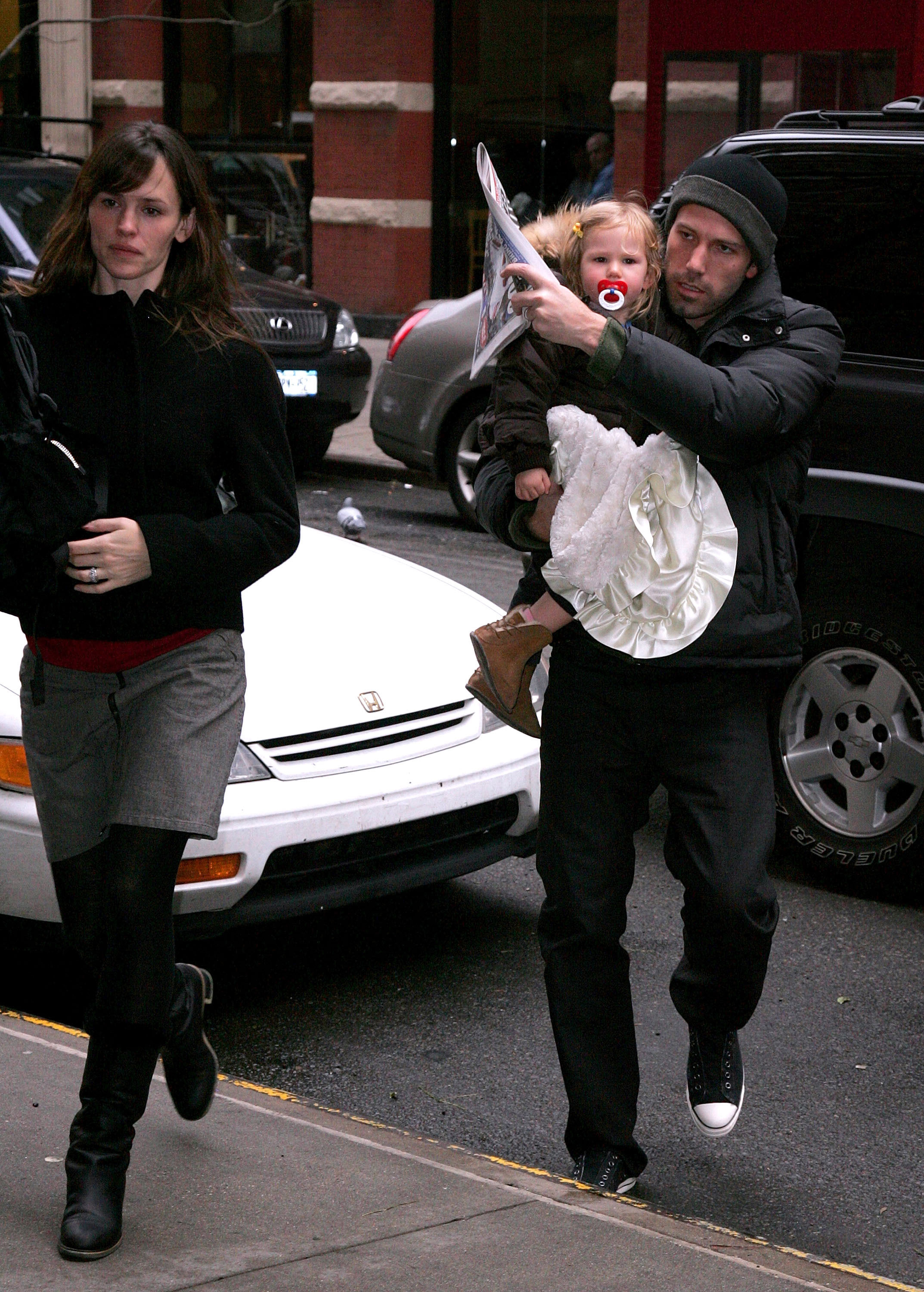 Ben Affleck, Jennifer Garner, and Violet Affleck in New York City on December 10, 2007 | Source: Getty Images