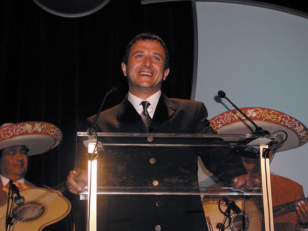 Eduardo Palomo en los Premios Golden Eagle de Nosotros, el 27 de julio de 2001 en el Hotel Beverly Hilton de Beverly Hills, California. | Foto: Getty Images