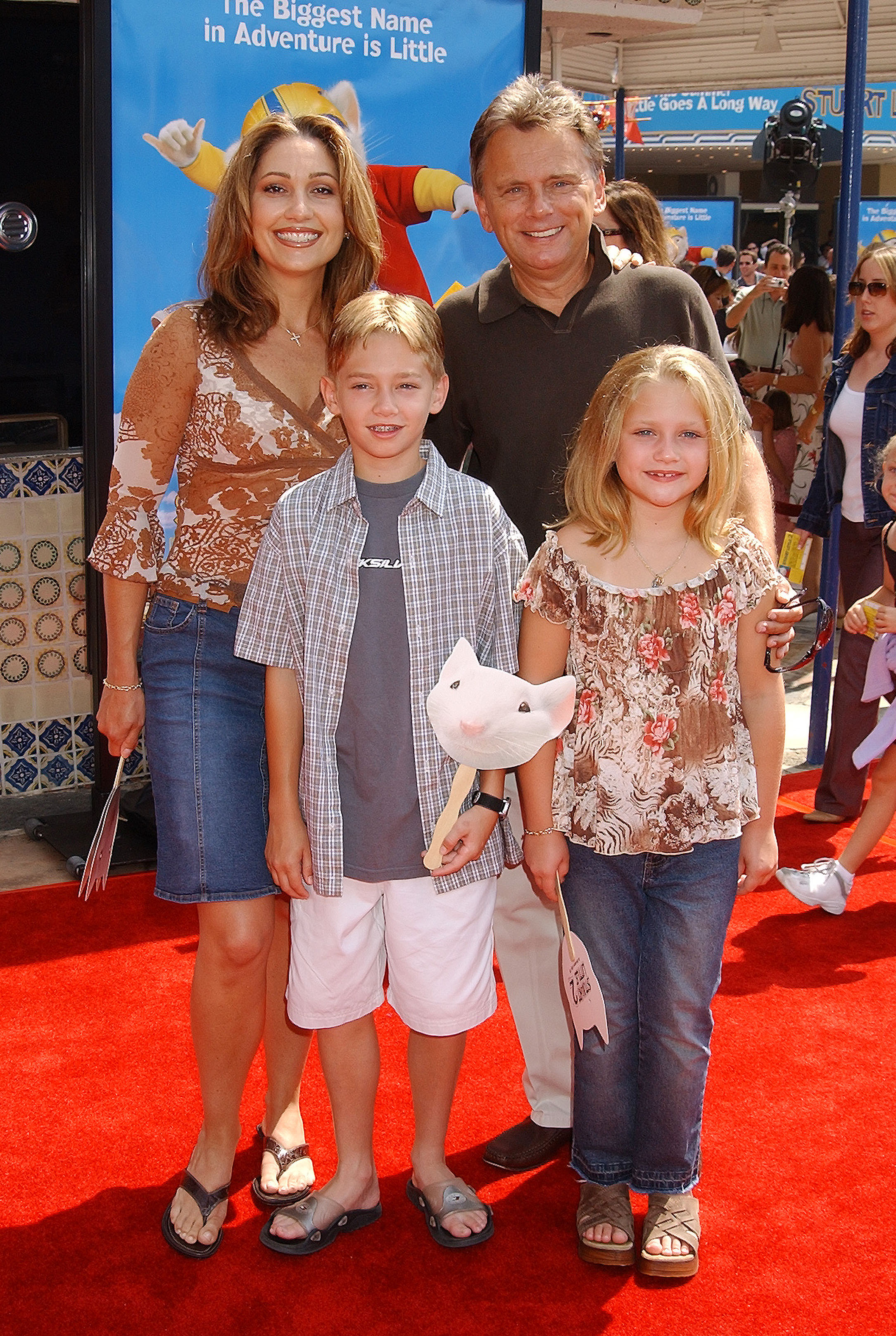 Pat Sajak, Lesly Brown and their children, Maggie and Pat at the "Stuart Little 2" Premiere | Source: Getty Images
