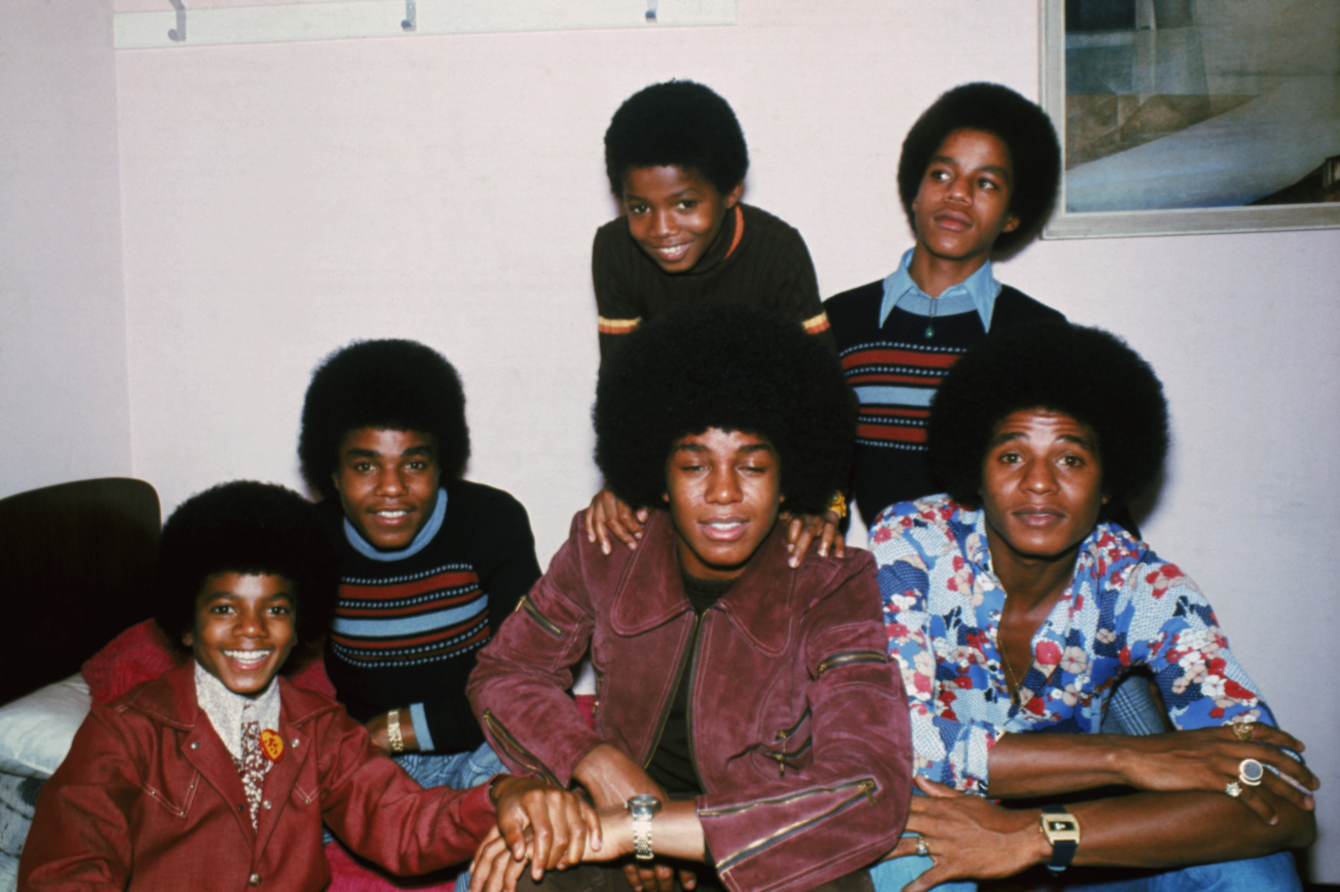 Michael Jackson, the youngest among his siblings, with his brothers, Jackie, Tito, Jermaine, Marlon, and Randy, collectively known as the Jackson Five in 1972. | Photo: Getty Images