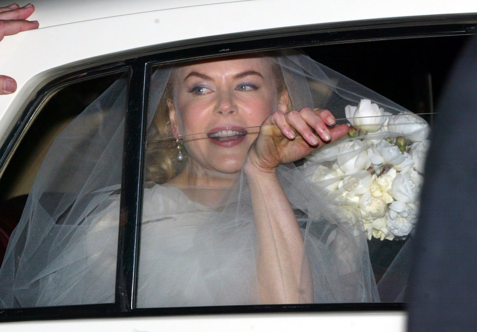 Actress Nicole Kidman leaving her home in Darling Point, Sydney, Australia to marry musician Keith Urban on 25 June 2006. | Source: Getty Images 