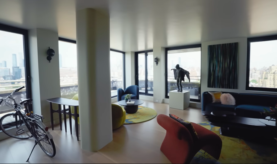 Curved furniture keeps the room relaxed despite the high-end finishes surrounding it. This is clearly a home designed for people to sit down, stay awhile and actually use it. | Source: YouTube/Architectural Digest