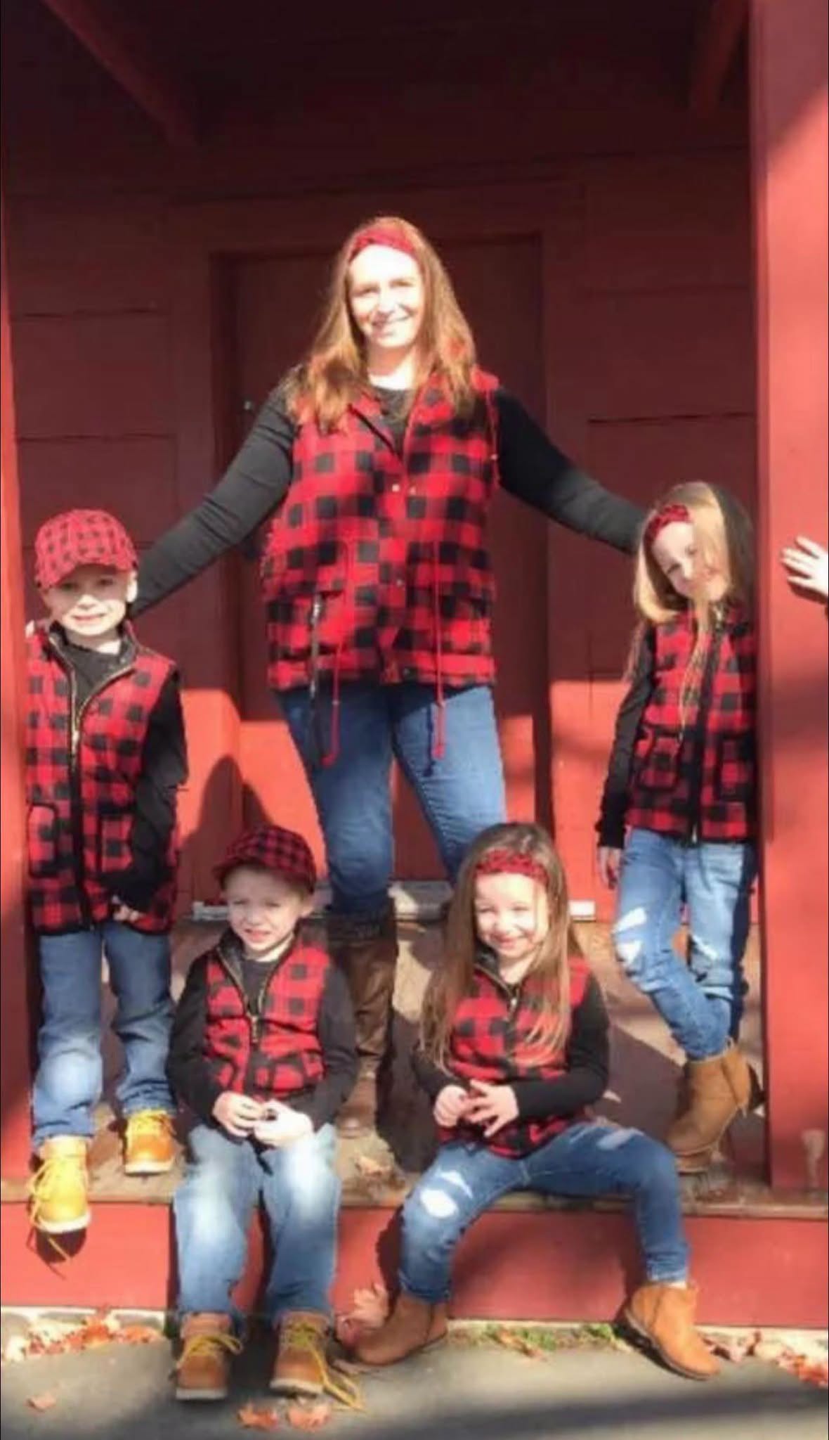 Along with Steadman, authorities identified her daughter, 44-year-old Sarah Myers, and Myers's four young children. The entire town was left reeling over the loss of Harper, 13, Hudson, 11, and 10-year-old twins Gavin and Gracelynn. | Source: Facebook/NateEatonReporter