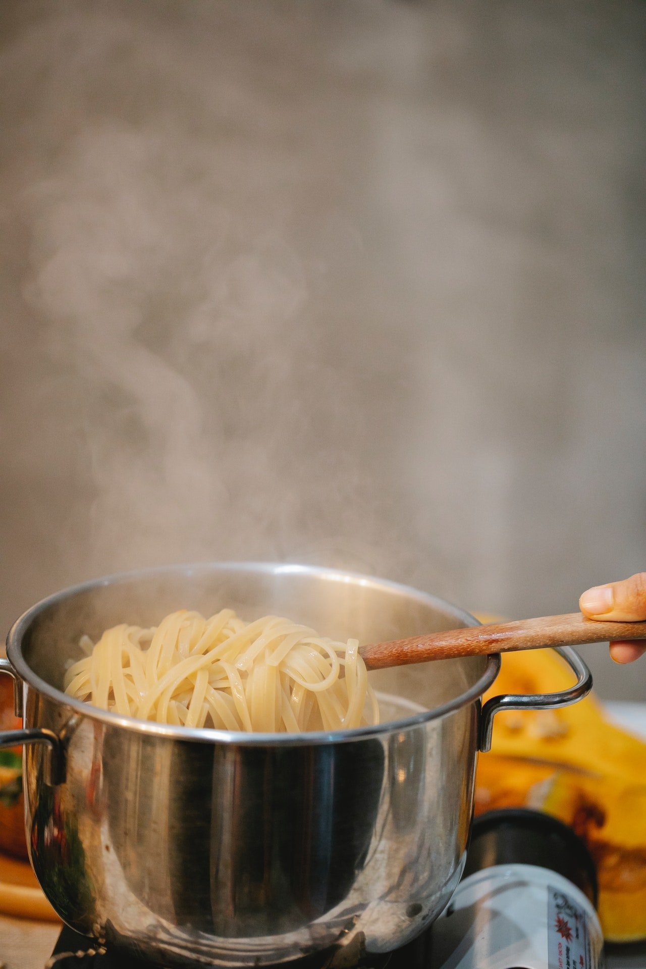 They heard a clang from the kitchen and realized Josh had hurt himself with the boiling pasta water. | Source: Pexels