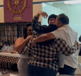 The three siblings hugging their stepdad. │Source: instagram.com/izzymizzyy