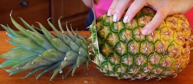 5 sencillos pasos para pelar y cortar una piña en pocos minutos