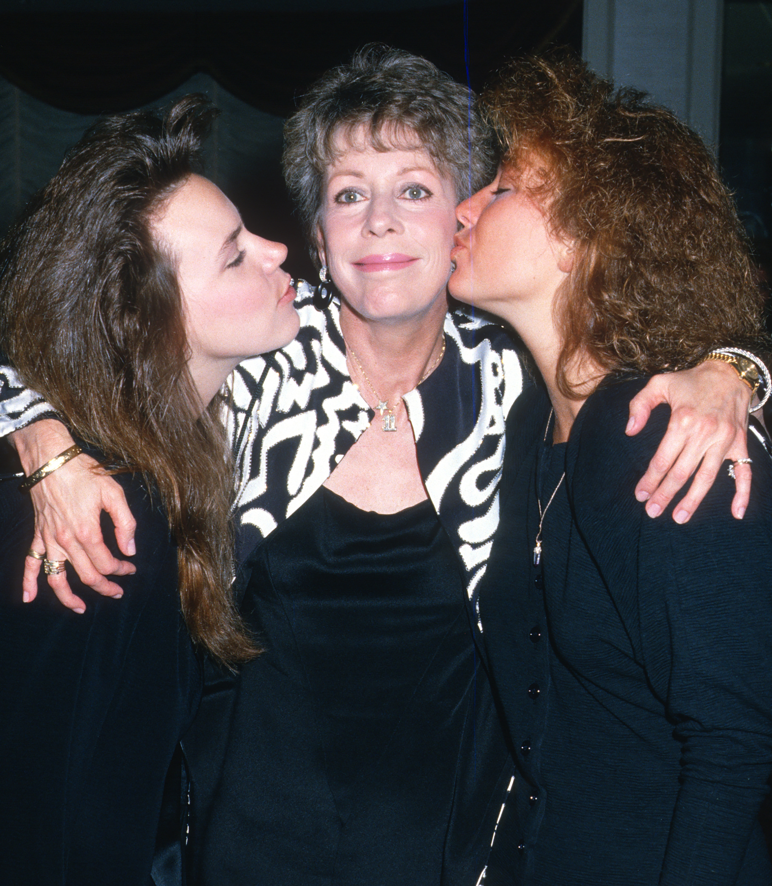 Carol Burnett with her daughters Erin and Jody Hamilton in New York in 1988 | Source: Getty Images
