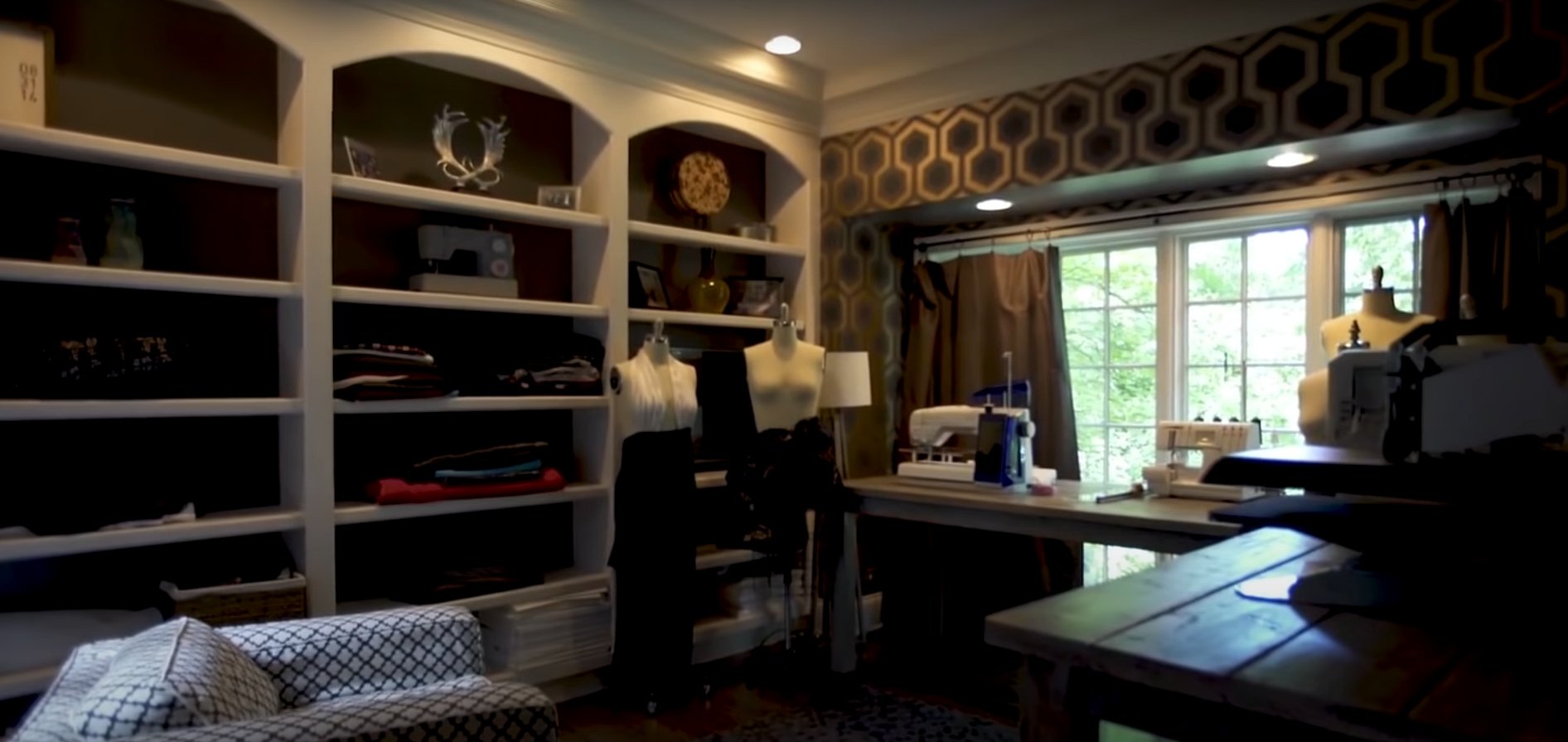 Picture of the interior design of McCarthy's sewing space in hers and Wahlberg's home | Source: YouTube/People