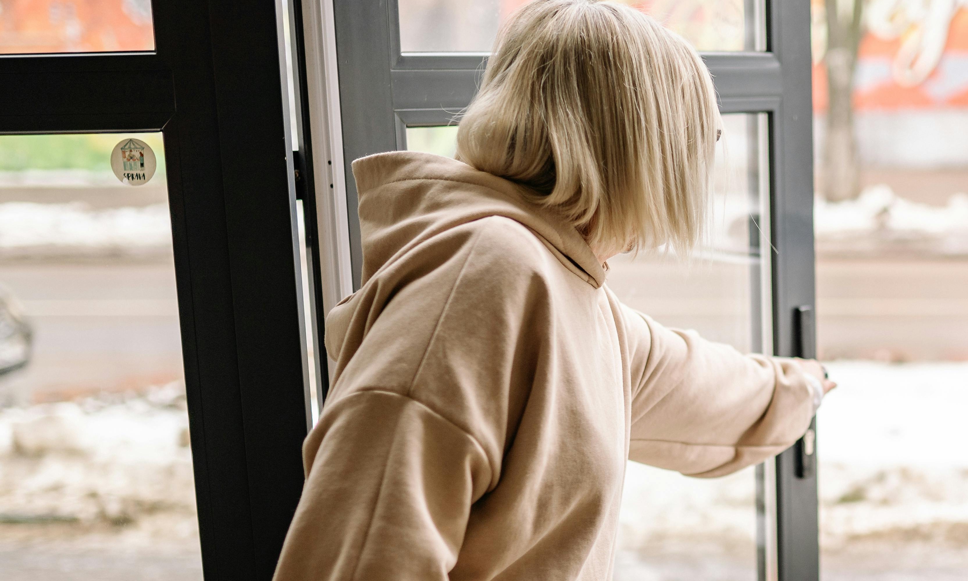 Helen opening her door | Source: Pexels