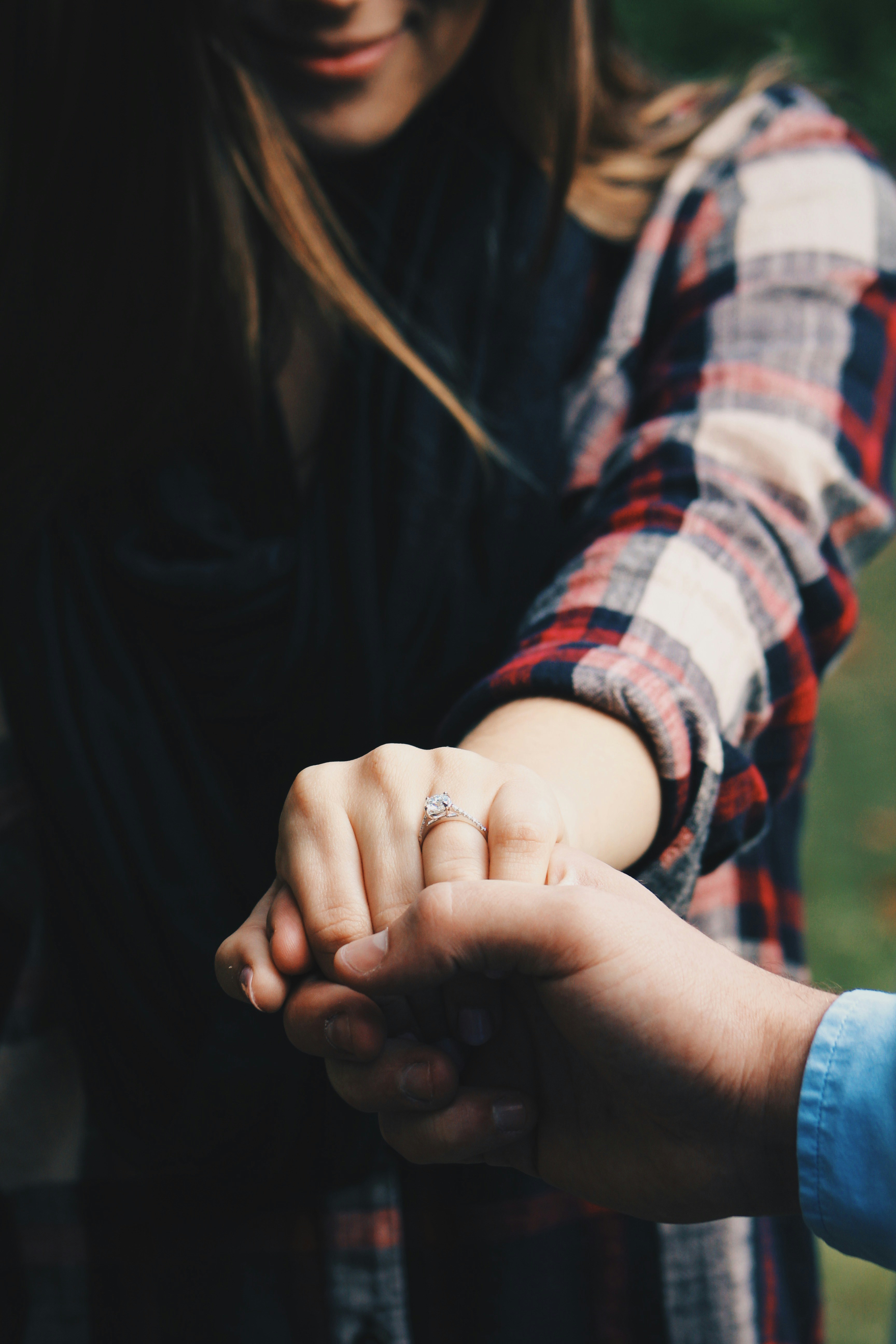 Couple holding hands | Source: Unsplash