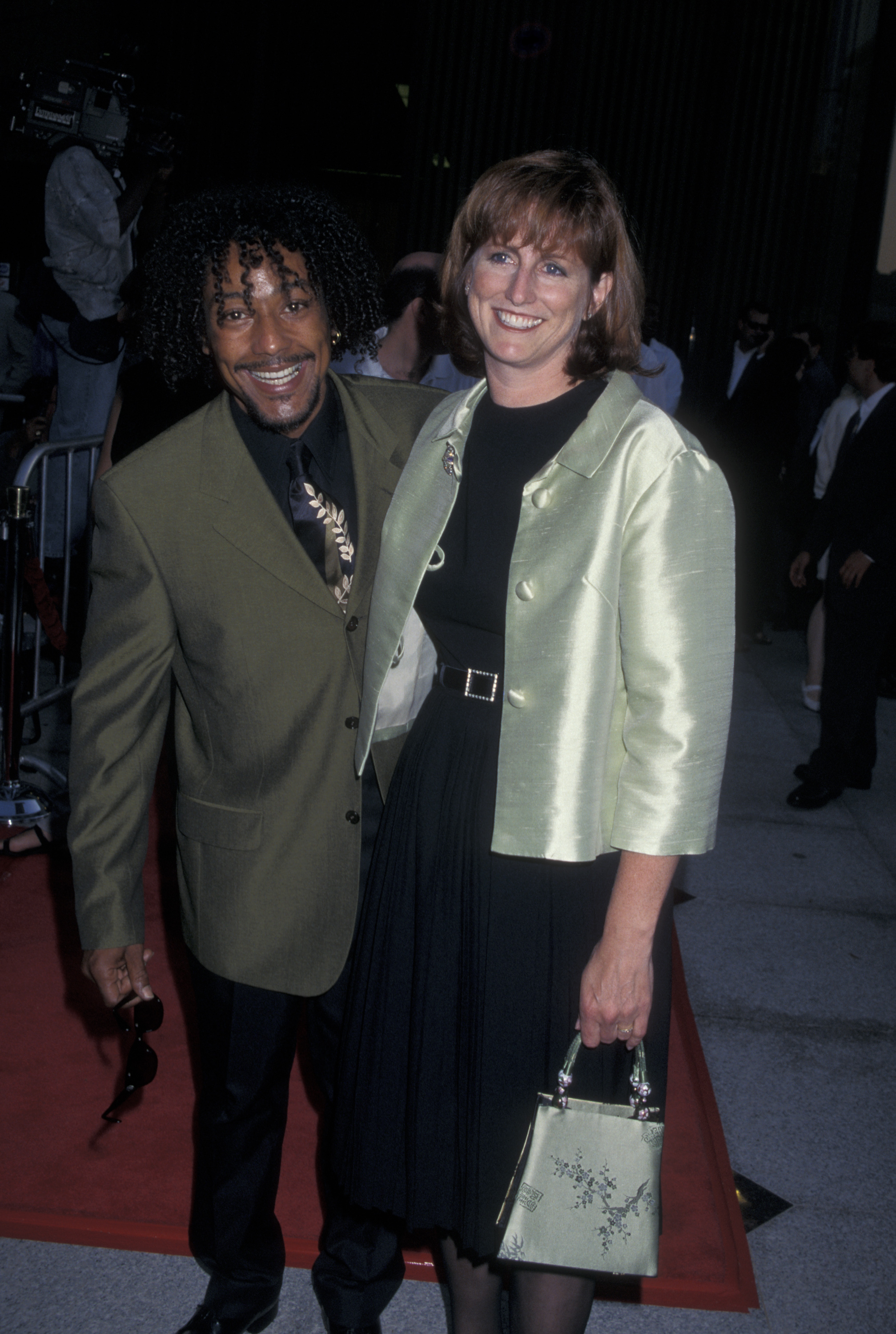 Giancarlo Esposito und Joy McManigal am 8. Juli 1997 im Avco Cinema Center in Westwood, Kalifornien. | Quelle: Getty Images