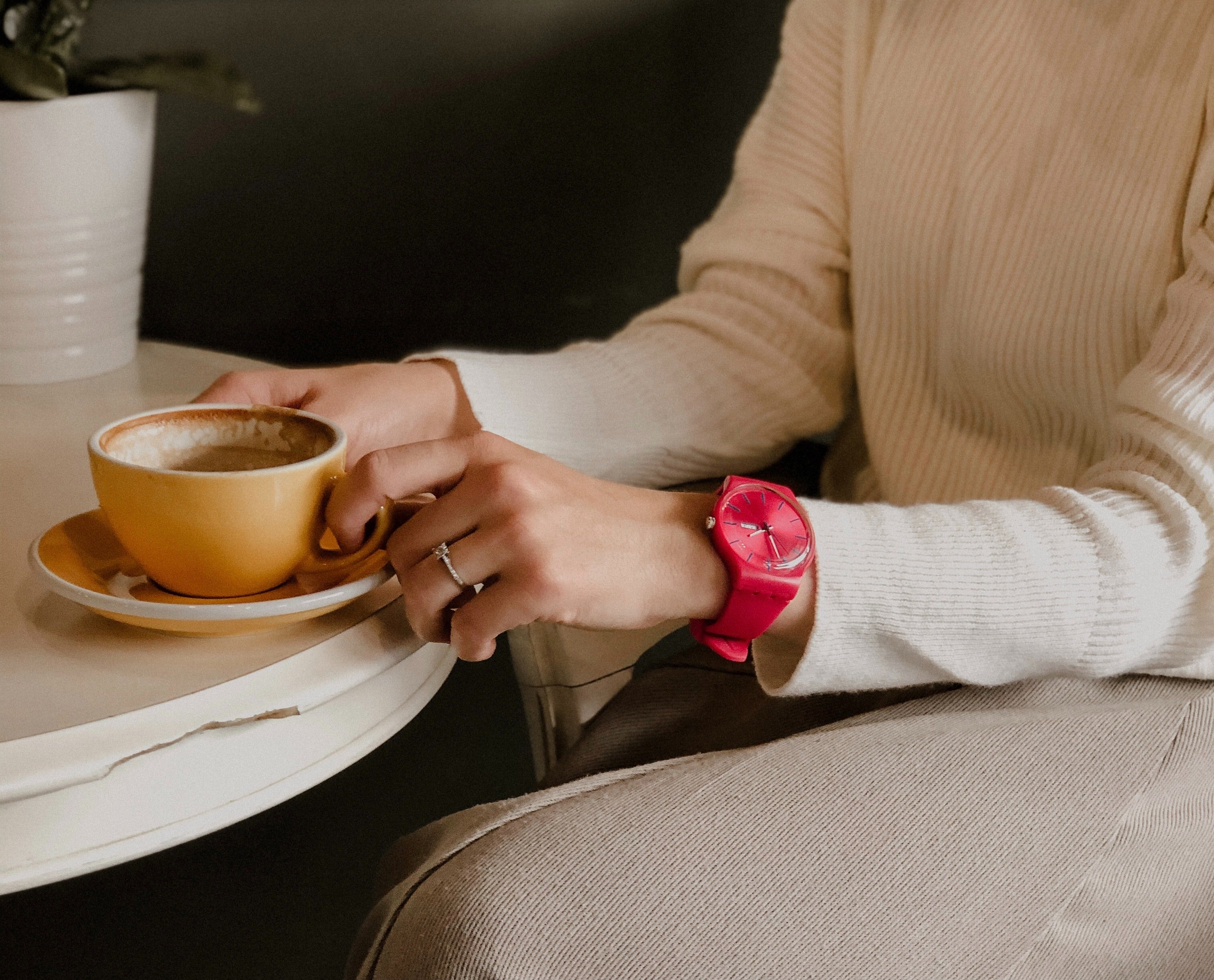Lorraine was cursing her horrible fate as she sat depressed at the cafe. | Source: Pexels