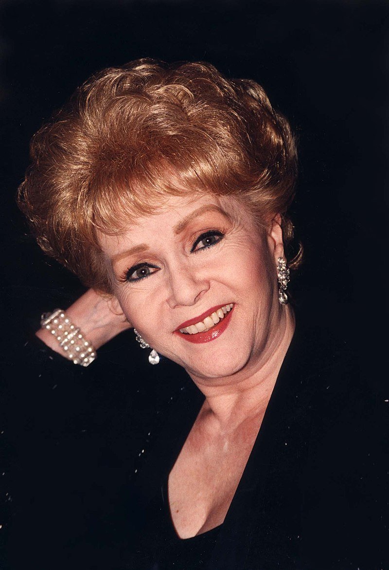 Debbie Reynolds in 1998 | Photo: Wikipedia/Laurel Maryland 