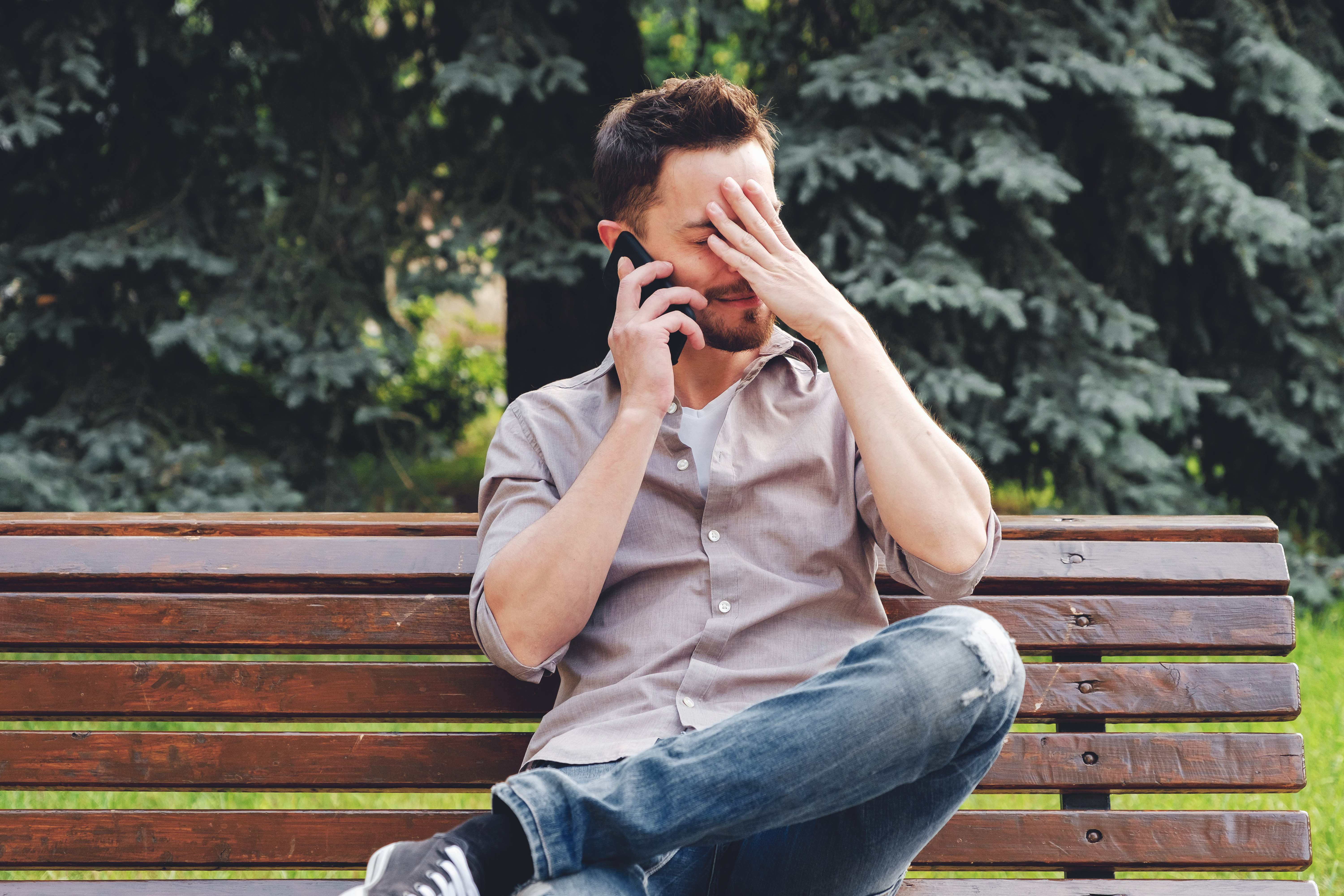 A man looking stressed while on the phone | Source: Freepik