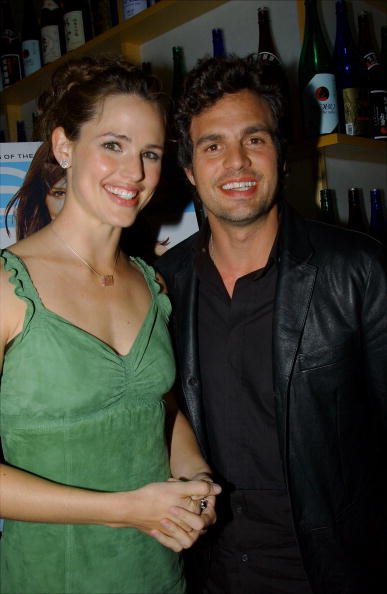 Jennifer Garner and Mark Ruffalo at Nobu after a screening of their movie "13 Going on 30" in 2004. | Photo: Getty Images