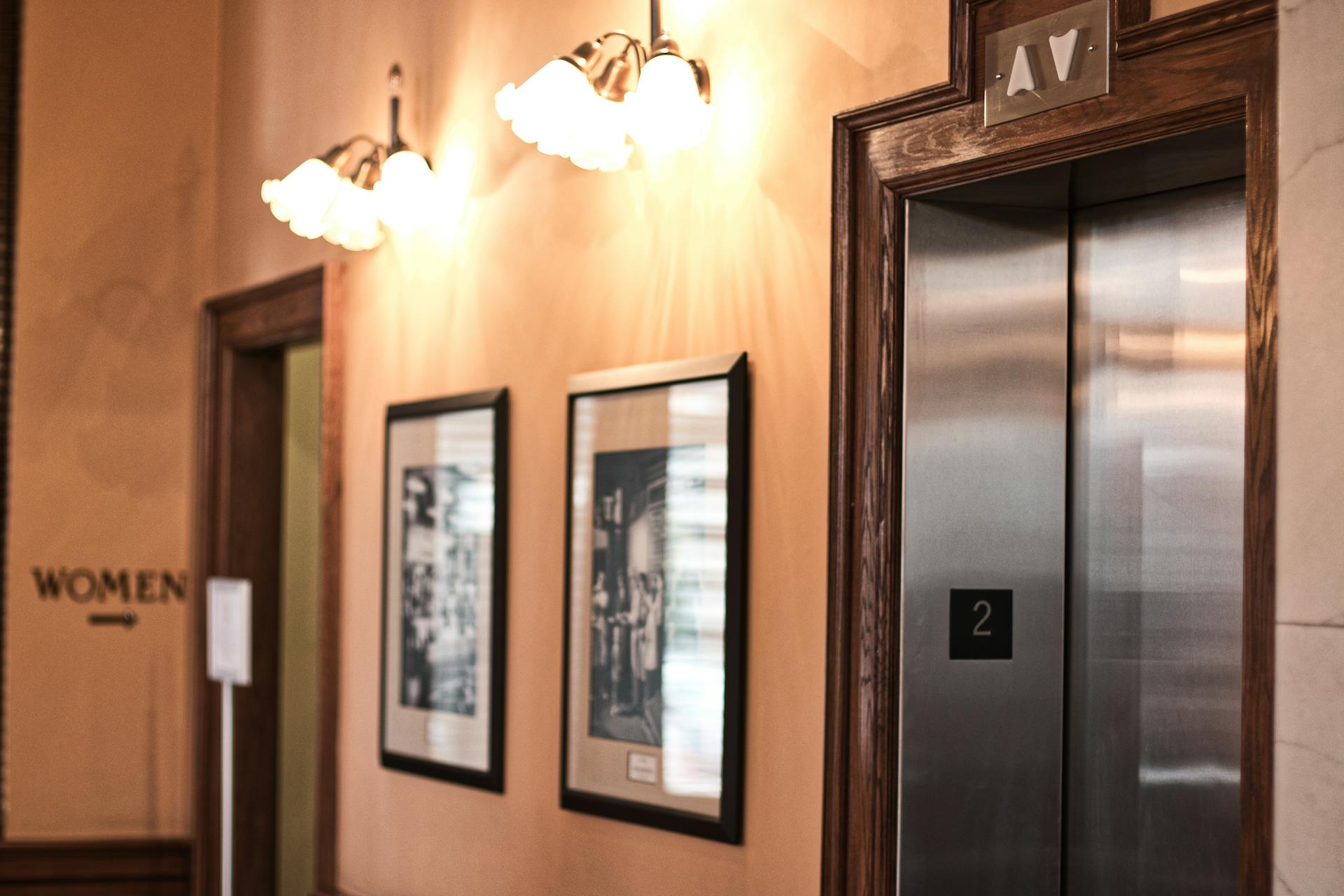 An elevator | Source: Pexels